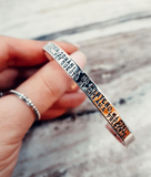 G.8105 - Bracciale rigido Argento 925 con incisione. Versione piatta liscia con due righe di testo