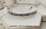 G.8105 - Bracciale rigido Argento 925 con incisione. Versione piatta liscia con due righe di testo