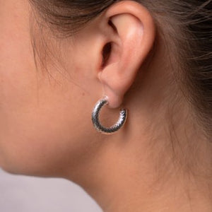 Orecchini in argento a cerchio largo bombato cesellato da 20 mm (2 Orecchini in argento a cerchio largo bombato cesellato da 20 mm (2